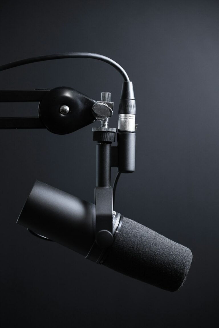 Podcast microphone and headphones studio setup - Record calls for podcasts with RECAP